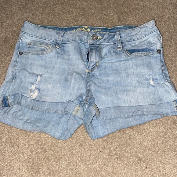 Junior Shorts - Picture 1 of 5